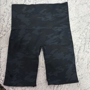 SPANX Camouflage Bike Shorts Size Small black and grey